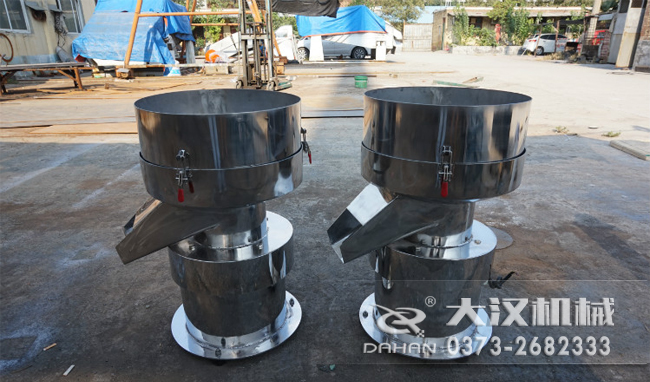 不銹鋼涂料振動篩是一種比較受用戶歡迎的產(chǎn)品之一，主要優(yōu)勢耐酸堿，不生銹，使用壽命長。